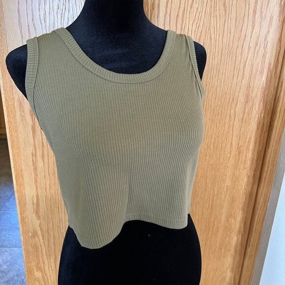 Dazy women's size S ribbed green crop tank top - Picture 2 of 7